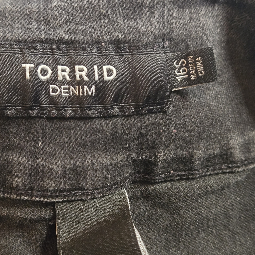 Torrid Black Denim Size 16 Skinny High Rise Tapered Leg Pockets Ladies EUC - Picture 10 of 10